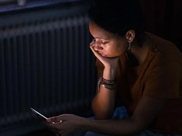 Kinh tế học hành vi đằng sau mạng xã hội: Lợi nhuận tỷ đô của Big Tech đánh đổi bằng phúc lợi của giới trẻ