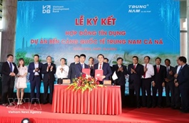 Investment deal signed for Cà Ná LNG power plant, wharf projects
