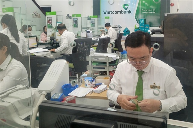 Ngân hàng đồng loạt hạ lãi suất - Ảnh 1. - Ảnh 1.