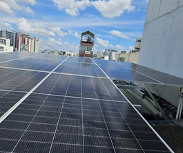 Sống ở chung cư có được lắp điện mặt trời mái nhà để giảm tiền điện?