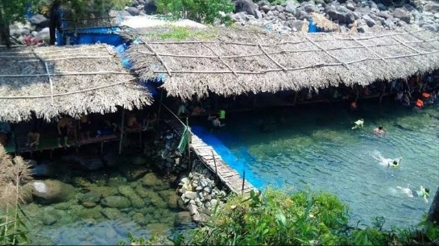 Suối Voi tại thời điểm được người dân khai thác kinh doanh ăn uống.
