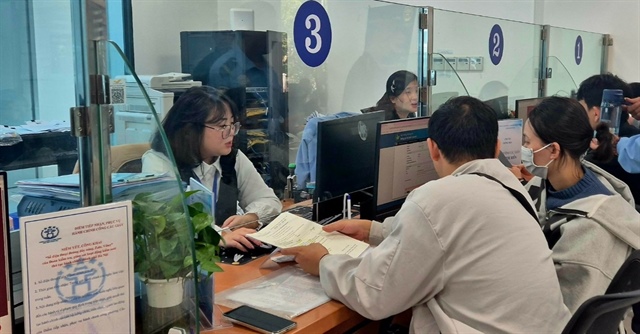 Công chức, viên chức lo lương chưa kịp tăng, giá cả đã 'chạy trước'