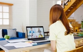 Làm việc từ xa lại được cân nhắc nhiều hơn khi giá nhiên liệu leo thang