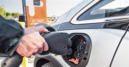 Đề xuất tiếp tục miễn lệ phí trước bạ với ô tô điện đến hết 2030