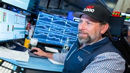 S&P 500 lại lập kỷ lục mới, Nasdaq ghi nhận chuỗi tăng dài nhất kể từ 2009