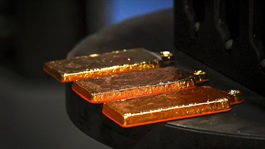 Vàng thế giới nối dài đà tăng sau khi Iran tuyên bố mở lại eo biển Hormuz