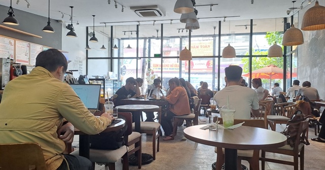 Gặp nhiều áp lực về chi phí, hơn 60% hàng quán buộc tăng giá bán