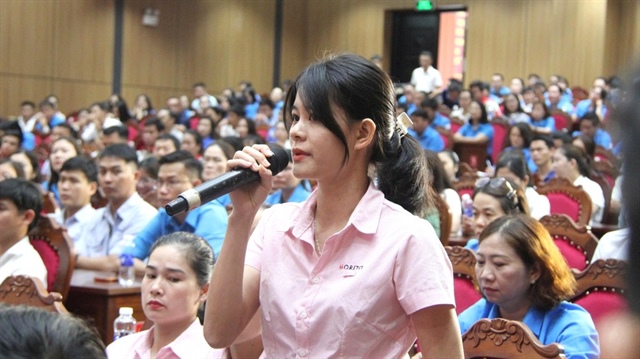 Nhiều công nhân nêu kiến nghị liên quan đến nhà ở xã hội. Ảnh: TẤN VIỆT