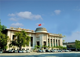 Lãi suất liên ngân hàng giảm ở nhiều kỳ hạn, NHNN hút ròng nhẹ qua OMO