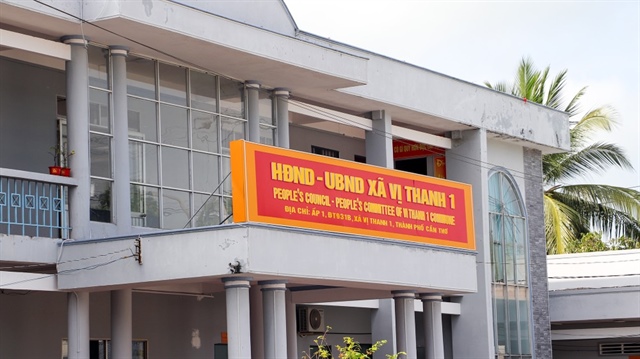 Chủ tịch UBND TP Cần Thơ giao Chủ tịch UBND xã Vị Thanh 1 phối hợp với những cơ quan liên quan rà soát các hộ dân đã nhận chuyển nhượng; từ đó yêu cầu các hộ còn nợ thanh toán dứt điểm các khoản tài chính theo quy định. Ảnh: CHÂU ANH