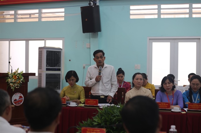 Phó Bí thư thường trực Đảng ủy phường Linh Xuân Phạm Đức Sơn nêu những khó khăn của địa phương. Ảnh: THANH TUYỀN