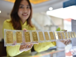 Vàng miếng SJC bỗng dưng... ế ẩm, khách muốn mua bao nhiêu cũng 'vô tư'