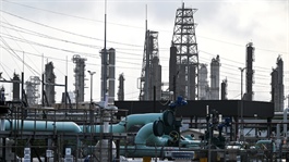 Dầu Brent giảm 2% khi ông Trump tới Trung Quốc