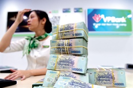 Vì sao tiền gửi tăng chậm?