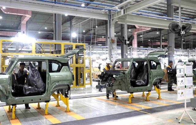 Việt Nam eyes globally competitive economic groups