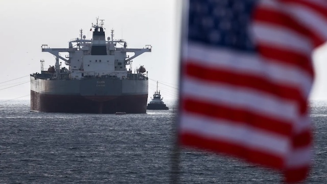 Giá dầu rớt hơn 5% sau khi ông Trump nói đàm phán với Iran bước vào giai đoạn cuối