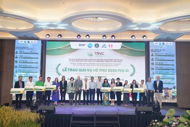 10 companies honoured for their efforts to expand the sustainable rice farming practices model