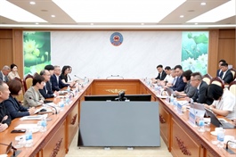 Vietnam welcomes Chinese investors in financial centres