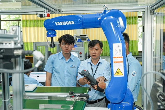 Nguồn nhân lực chất lượng cao quốc tế được xác định là một trong những yếu tố vô cùng quan trọng cho hoạch định sự phát triển của TP.HCM trong thời gian tới. Ảnh: THUẬN VĂN