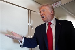 Giá dầu tăng hơn 2% sau khi ông Trump tuyên bố sẽ tấn công Iran "rất mạnh"