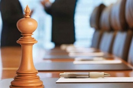 Một cá nhân bị phạt vì kiêm nhiệm Chủ tịch và CEO