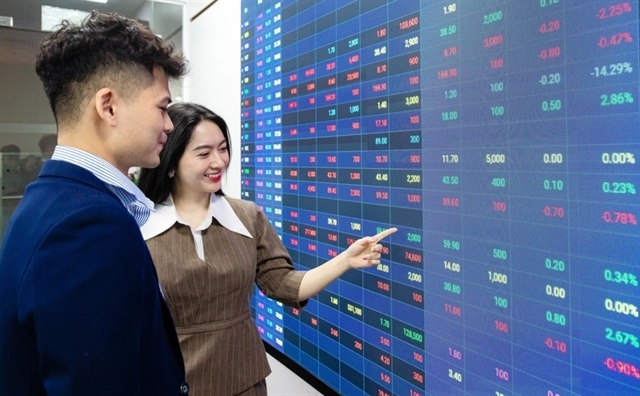 Property sell-off drags VN-Index lower despite broad-based gains