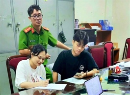 Vợ cũ của Mr Hunter khai về nguồn gốc 143 miếng vàng bị cảnh sát thu giữ