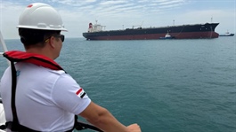Giá dầu tăng 3% sau các vụ tấn công tàu chở dầu ở eo biển Hormuz