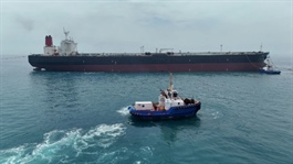 Giá dầu đi ngang khi Mỹ tái áp đặt phong tỏa đường biển với Iran