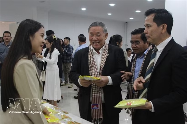 Việt Nam, Cambodia promote cross-border e-commerce to bolster exports