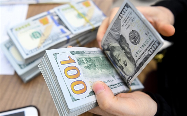Giá USD tự do lao dốc