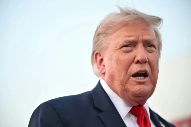 Thuế quan 10% của ông Trump sắp hết hiệu lực, điều gì sẽ xảy ra tiếp theo?