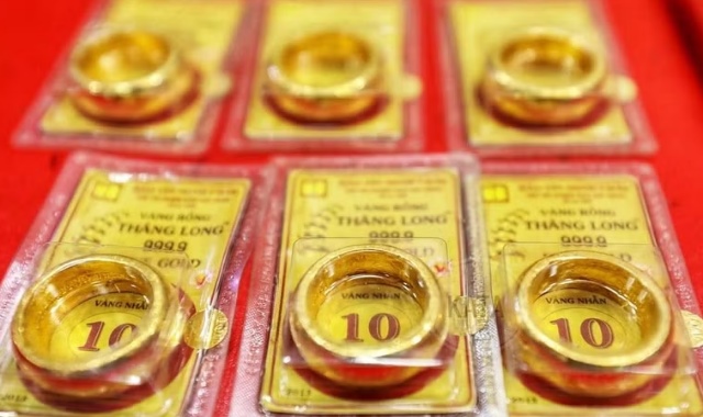 Giá vàng SJC lao dốc, thấp hơn vàng nhẫn tới 3,5 triệu đồng mỗi lượng