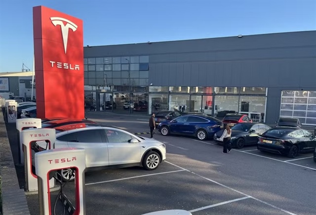https://image.vietstock.vn/2026/07/24/co-phieu-tesla-giam-manh_133597.jpeg?1470735