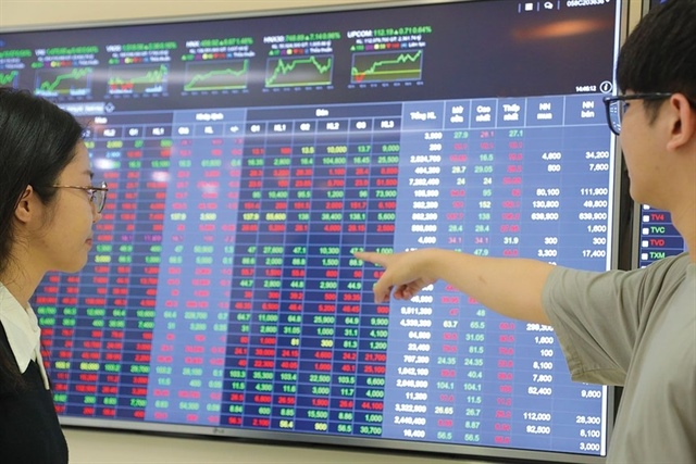 Banks step up HSX listings to support capital growth (translated)