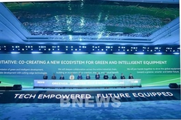 Shandong Heavy Industry showcases green, intelligent equipment at Hà Nội exhibition