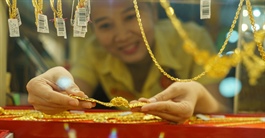 Giá vàng tăng mạnh, các ông lớn có động thái bất ngờ sau cú rơi 6 tháng
