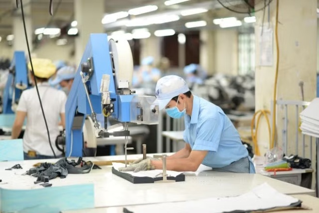 Các doanh nghiệp dệt may tối ưu hóa sản xuất và công tác quản trị để nâng sức cạnh tranh cho sản phẩm. (Ảnh: Đức Duy/Vietnam+)