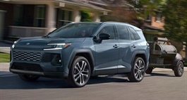 Toyota thừa nhận sức ép từ xe Trung Quốc khiến họ phải tăng giá