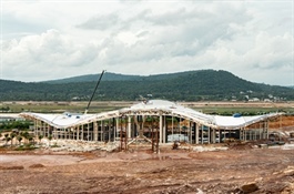 Đại công trường sân bay Phú Quốc: 5 tháng dựng “cánh Phượng hoàng lửa”, tăng tốc xuyên mùa mưa để cán mốc vận hành từ tháng 4/2027 