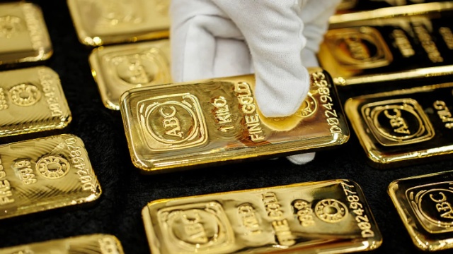 Giá vàng thế giới vượt 4.600 USD