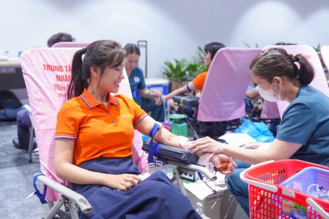 SACOMBANK launches 14th “Connecting Hearts” blood donation campaign