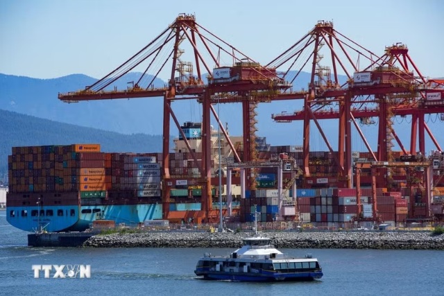 Quang cảnh cảng hàng hóa tại Vancouver, Canada. (Ảnh: THX/TTXVN)