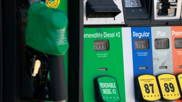 Dầu Brent tăng 5% lên 94.5 USD/thùng