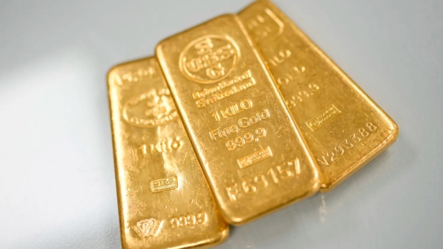 Giá vàng thế giới giảm gần 3%, xuống mức thấp nhất 2 tuần