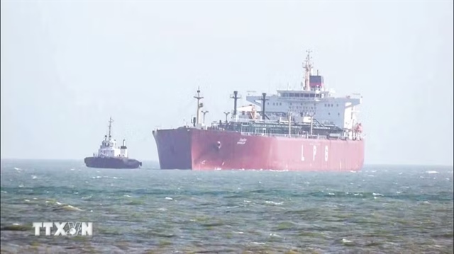 Xuất khẩu dầu mỏ của Iran qua eo biển Hormuz gần như đình trệ