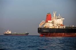 Giá dầu Brent vượt 95 USD/thùng 