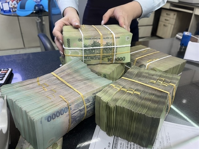 Bank deposits overtake credit growth in late August
