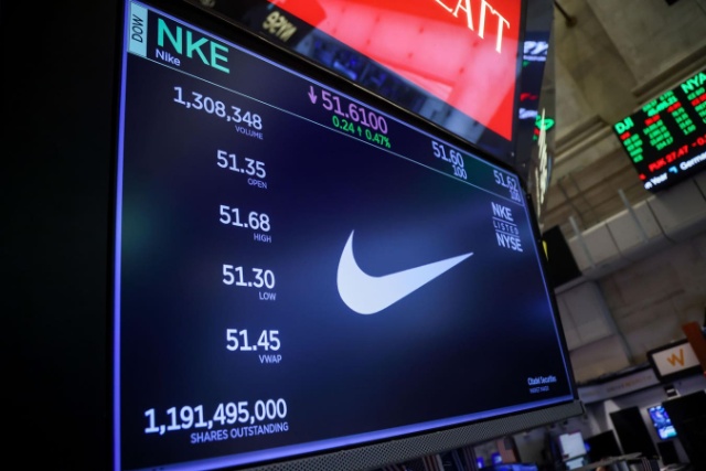 Rơi hơn 80% từ đỉnh, gã khổng lồ Nike rời rổ S&P 100 sau 18 năm