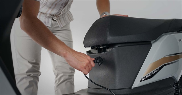 Những thói quen khi sạc xe máy điện có thể gây cháy, nổ